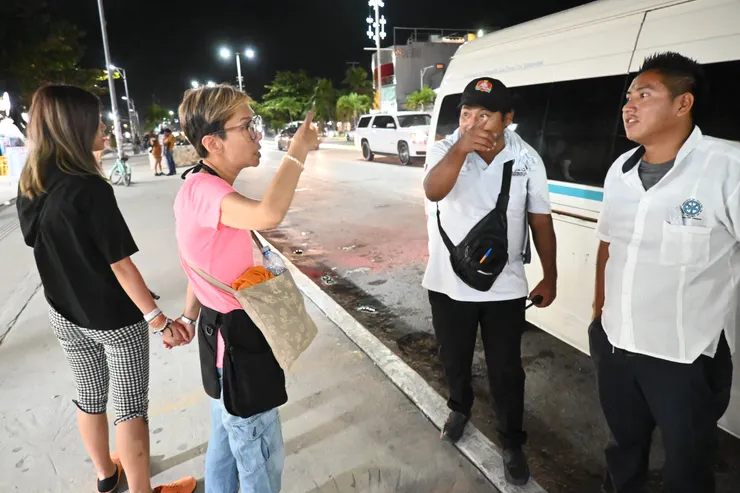 往返Playa de Carmen的小巴司機