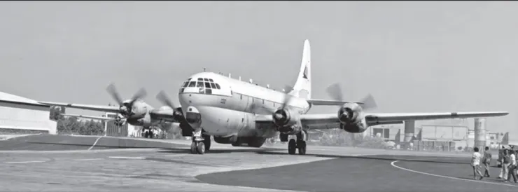 美國為了在歐洲執行電子情報蒐集任務，而改裝了少量KC-97，而序列號52-2639的KC-97在1969-70年左右移交以色列，可能也是以色列唯一一架電子偵察型號的KC-97；可以注意到和常見的電戰機相比，KC-97的額外天線明顯少很多，可能是基於保密需求。此外也有用於航空照相改裝的型號，而以色列也至少接收了一架，但1971年9月17日在對運河邊上的埃及/蘇聯防空網執行偵查時，遭到地對空飛彈擊落。