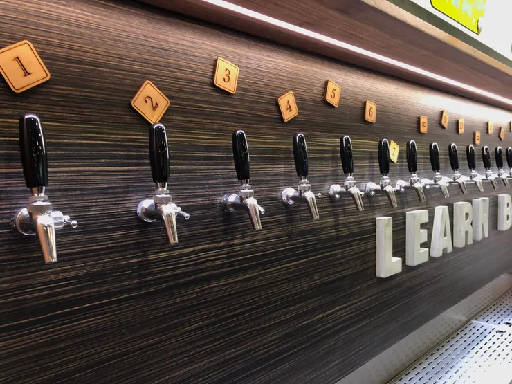 學吧精釀的壯觀出酒龍頭