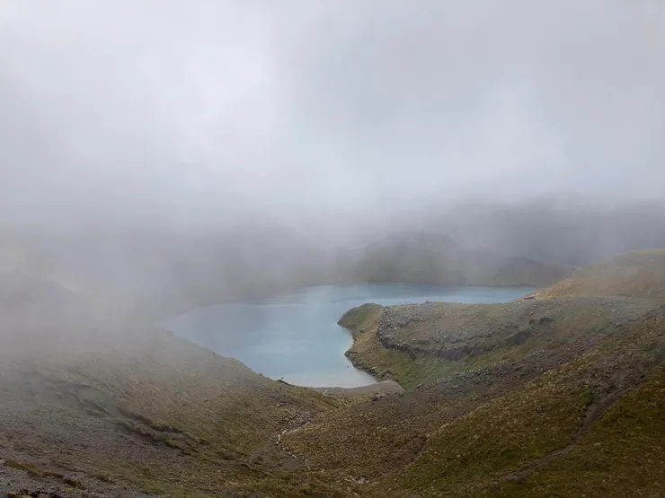 煙雨朦朧的upper Tama Lake