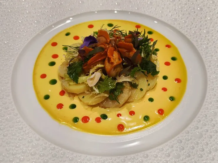 油封馬鈴薯與赤嘴蛤佐番紅花醬