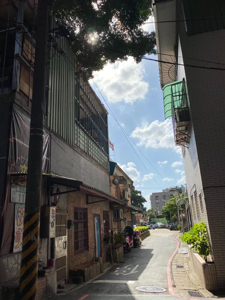 緊鄰環河路的碧江街，是昔日的溪邊古道