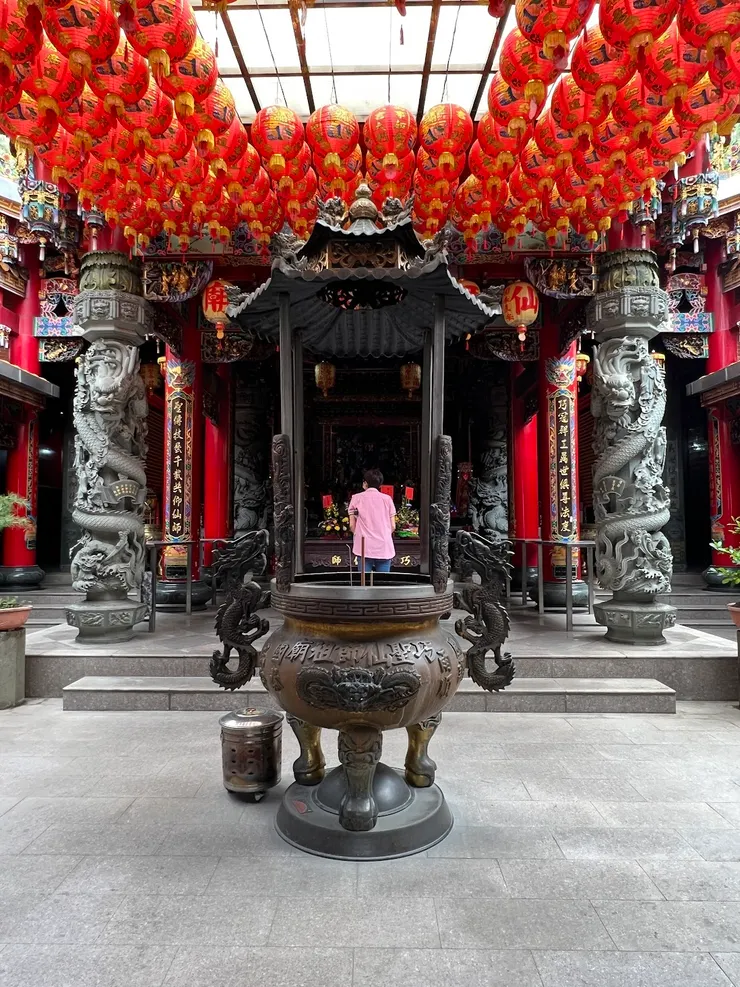 大紅燈籠高高掛