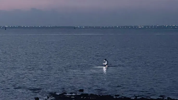 夜晚還在忙碌的漁民