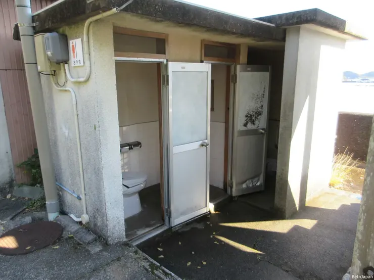 「白浜休憩所」旁洗手間