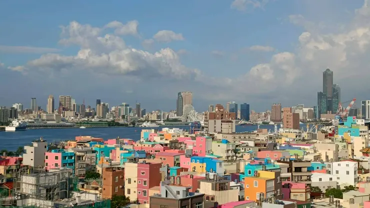 往燈塔路上俯瞰彩色屋