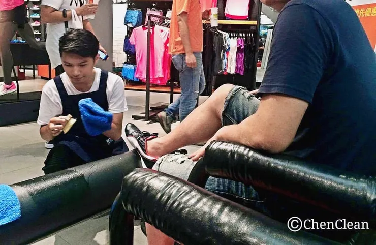 照片拍攝自2015年辰清潔逢甲微笑現場洗鞋