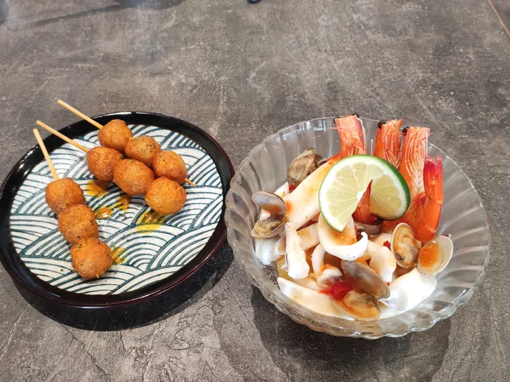 園區內咖哩店的餐飲