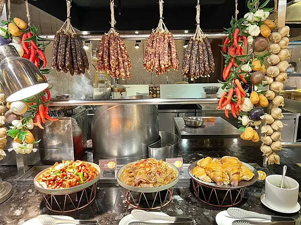 （台北吃到飽）豐FOOD海陸百匯 ~高CP值龍蝦之夜！超狂龍