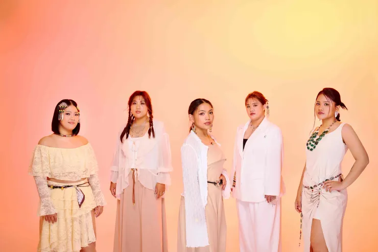 TBT全新專輯《Kivaljuq - 歌，正在綻放》由金曲跨界製作人吳金黛操刀，以「古法」為根基，融入更多節奏與律動，襯托出複音音樂深邃而複雜的和音美學。 （圖／風潮音樂　提供）