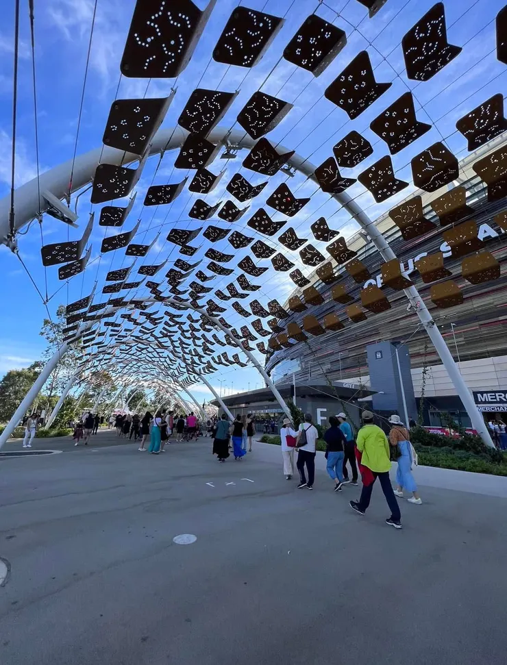 在體育場附近逛逛