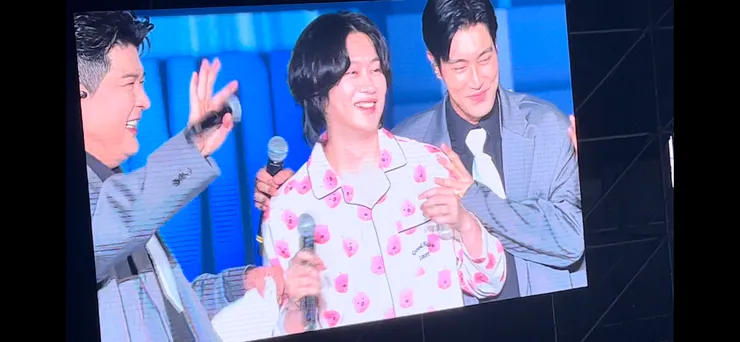 宇宙大明星!莎朗嘿唷金希澈、牛奶皮膚金希澈💙