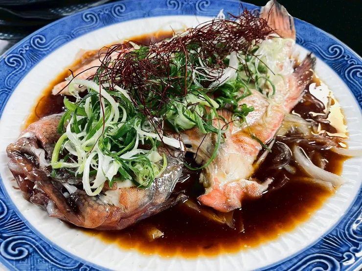 新竹老爺中山廳日式桌席_以蒸煮手法呈現呈現古法季節鮮魚，保留魚肉細緻原味