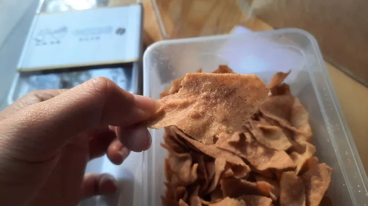 蒜香椒鹽口味的鹹香口感很過癮!