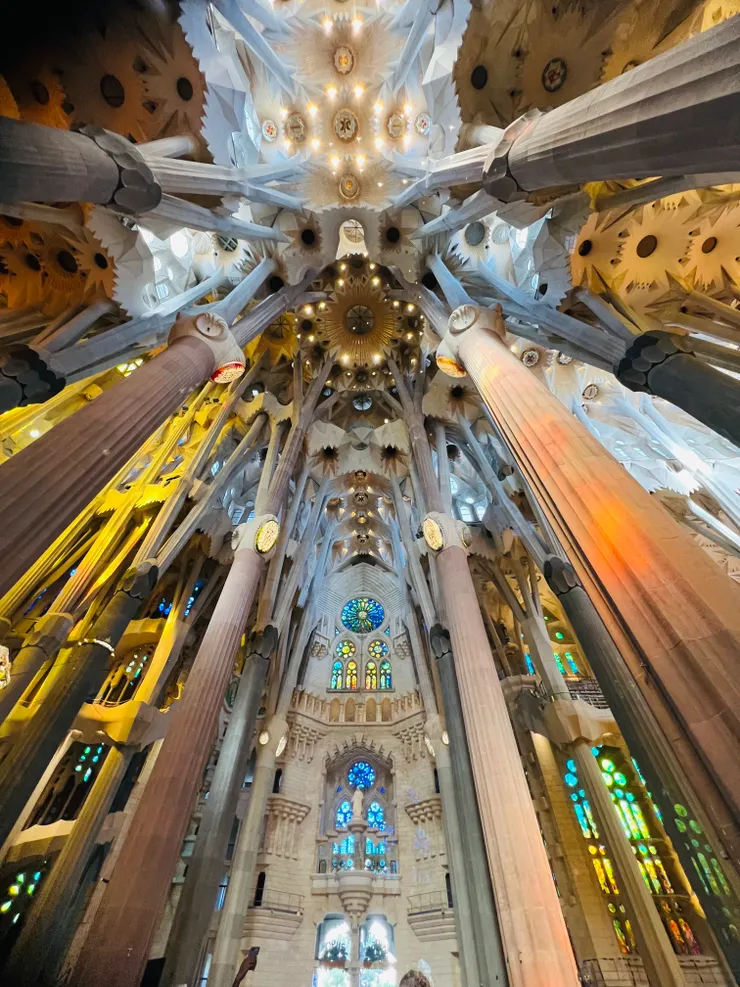 新歌德式融合加泰隆里亞現代主義的生計堂