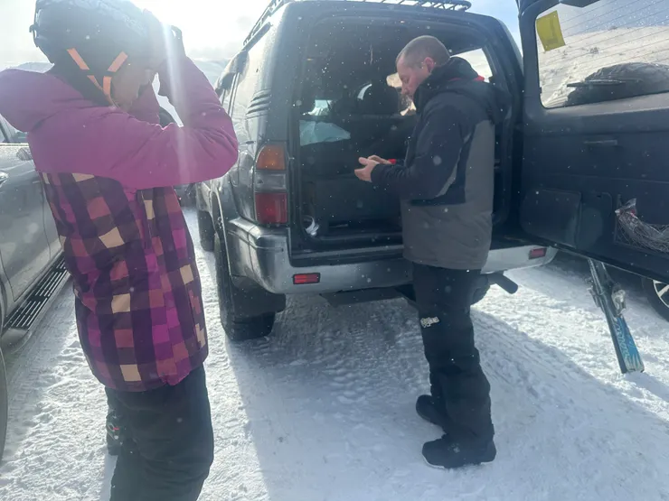 幫我省了許多滑雪花費的夥伴(左)，以及我的第一個滑雪教練竟是我第一個打工換宿的Host