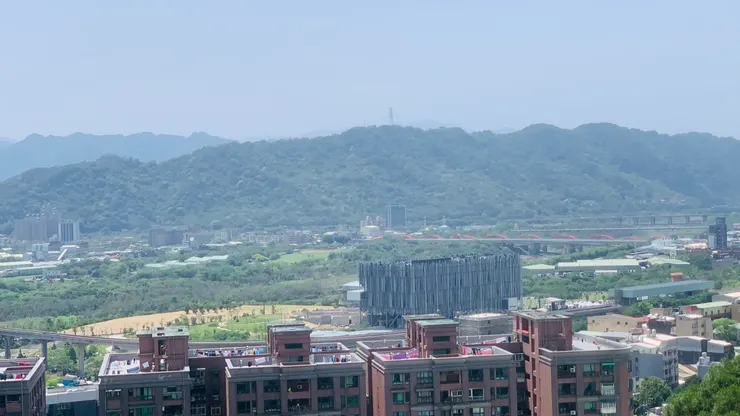 山的對面也是座山。