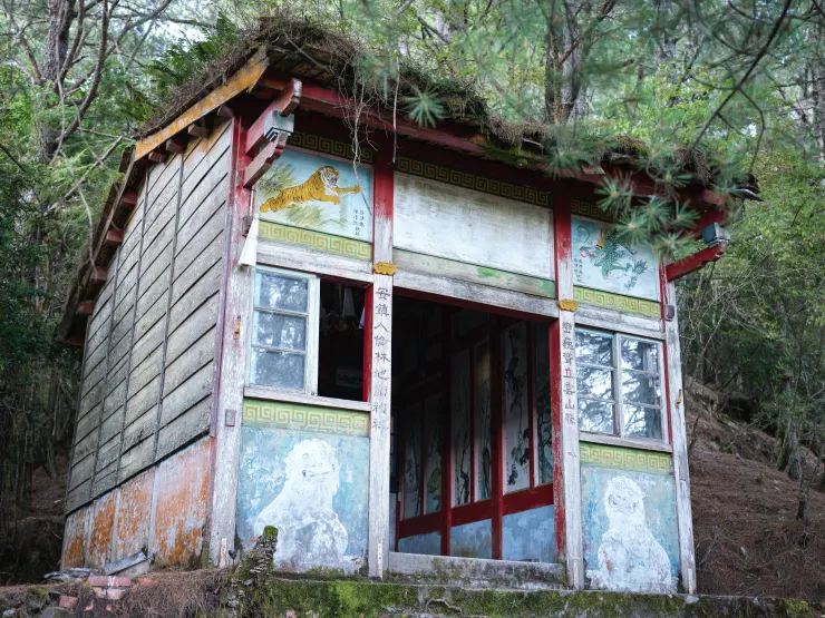 巒安堂，林務局巒大林區管理處舊人倫工作站的信仰中心，也成為了本路線的代名詞