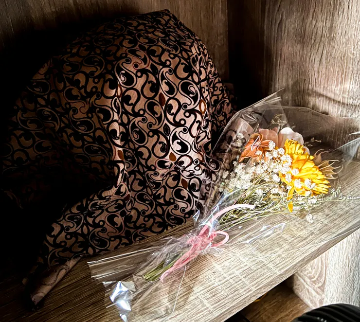 情勒仔的骨灰和小宅米送的永生花