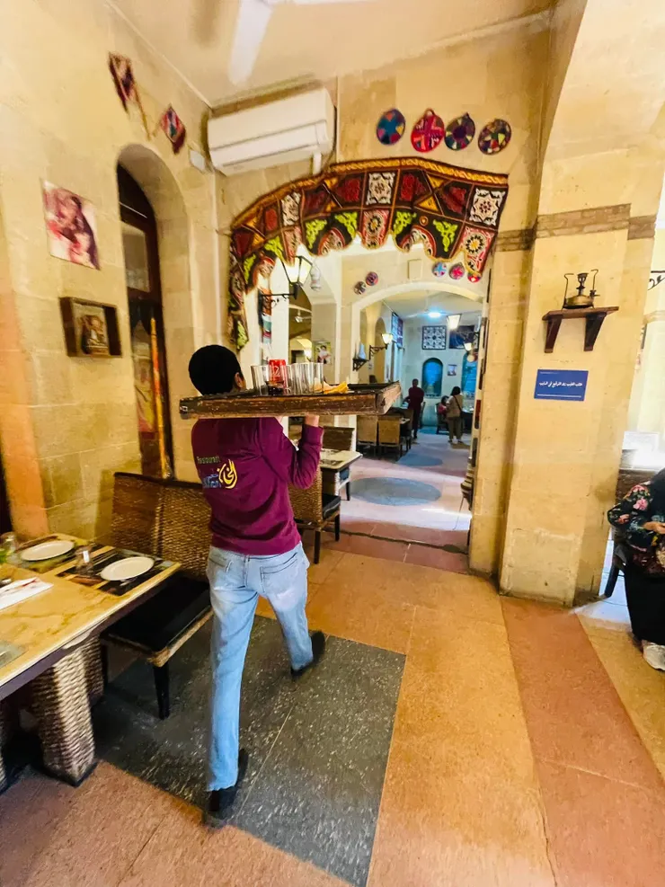 飲料要自費，咖啡和可樂都是2美元。