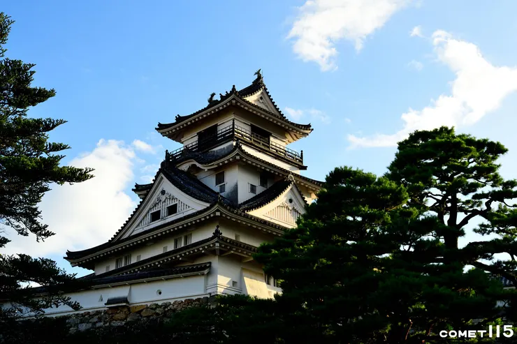 現存天守之一的高知城不僅是天守閣維持原貌，周圍建築群的完整度之高更是不能錯過