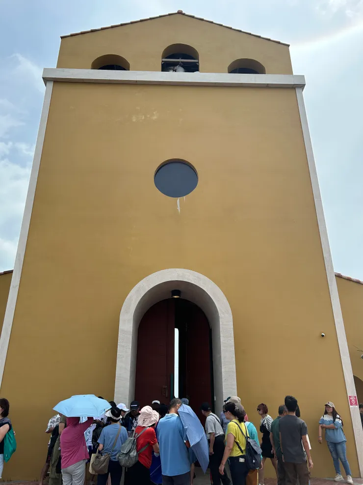 ⟨人山人海的咖啡廳門外⟩