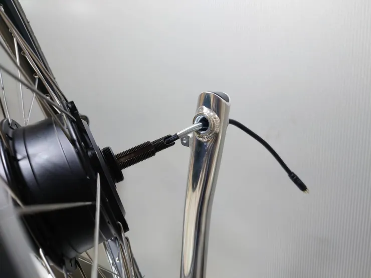 18VeKits電輔輪出口線穿越單臂車架孔