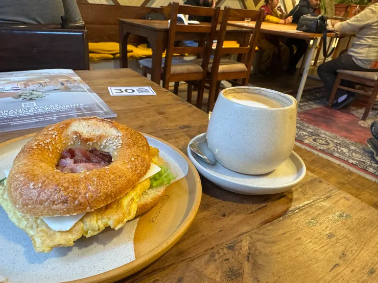 在塔美爾區可以吃到各國的料理。