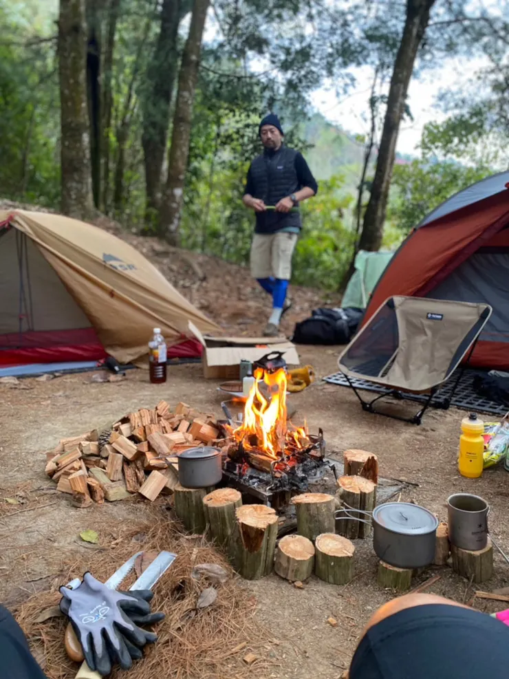 醒後第一件事當然還是生火造飯。