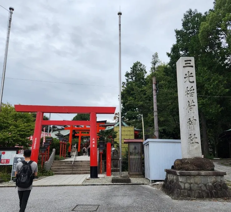 三光稻荷神社 往上走就會到犬山城門口