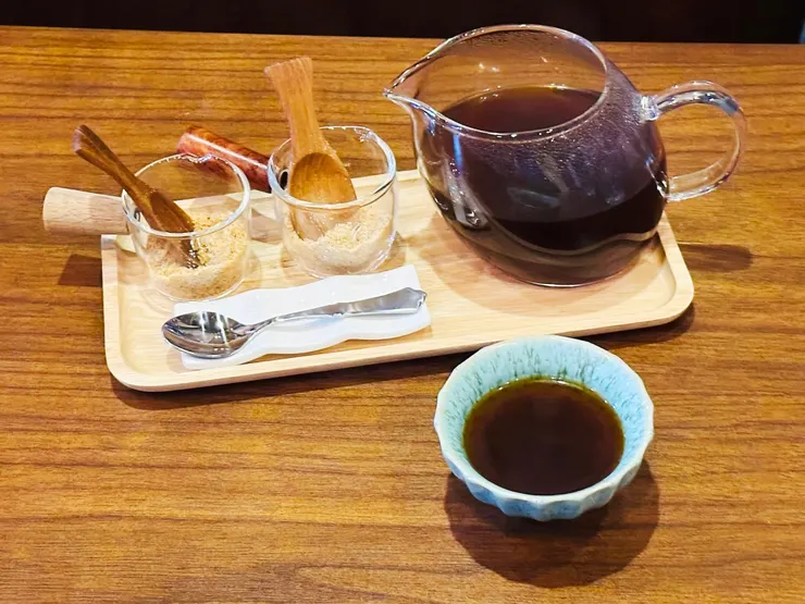 頂尖的香菜咖啡佐花生粉                                                                      梅笑糧行提供