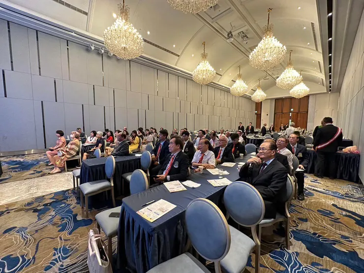 原本想說桃園扶輪社的座位安排好特別,原來是進入演講環節,大夥兒要移駕~