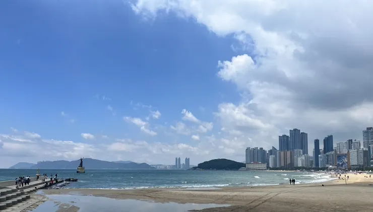 從中洞站步行約15分鐘可以看到海灘