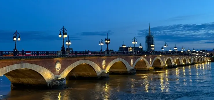 終於,等到燈全都亮起來了