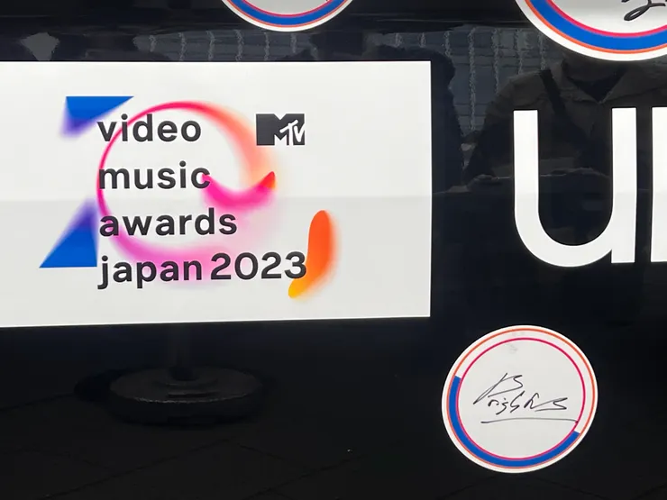 誰來告訴我這個簽名到底是不是Bright（笑）