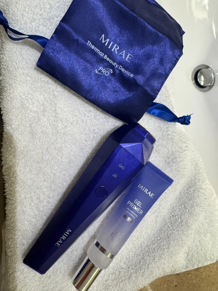 在悠閒寧靜的氛圍下，感受微電流的刺激，好好護膚愛護自己