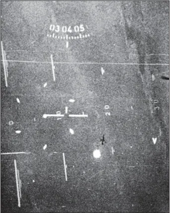 倫斯伯格座機照相槍拍下對米格23攻擊時的情況,這可能是第二枚飛彈,米格後方的火光即為被發動機尾氣引爆的R.550。