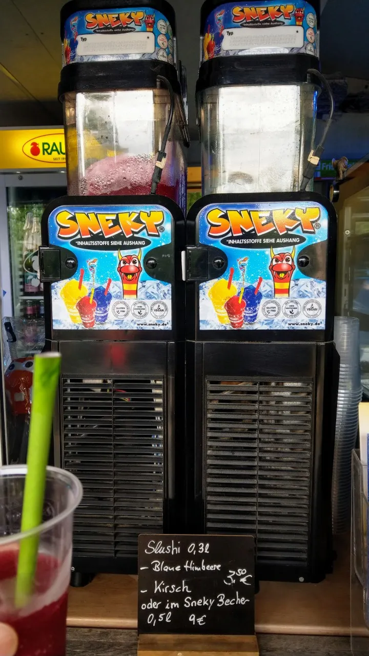 喝了一杯櫻桃口味思樂冰Slashi3.5€