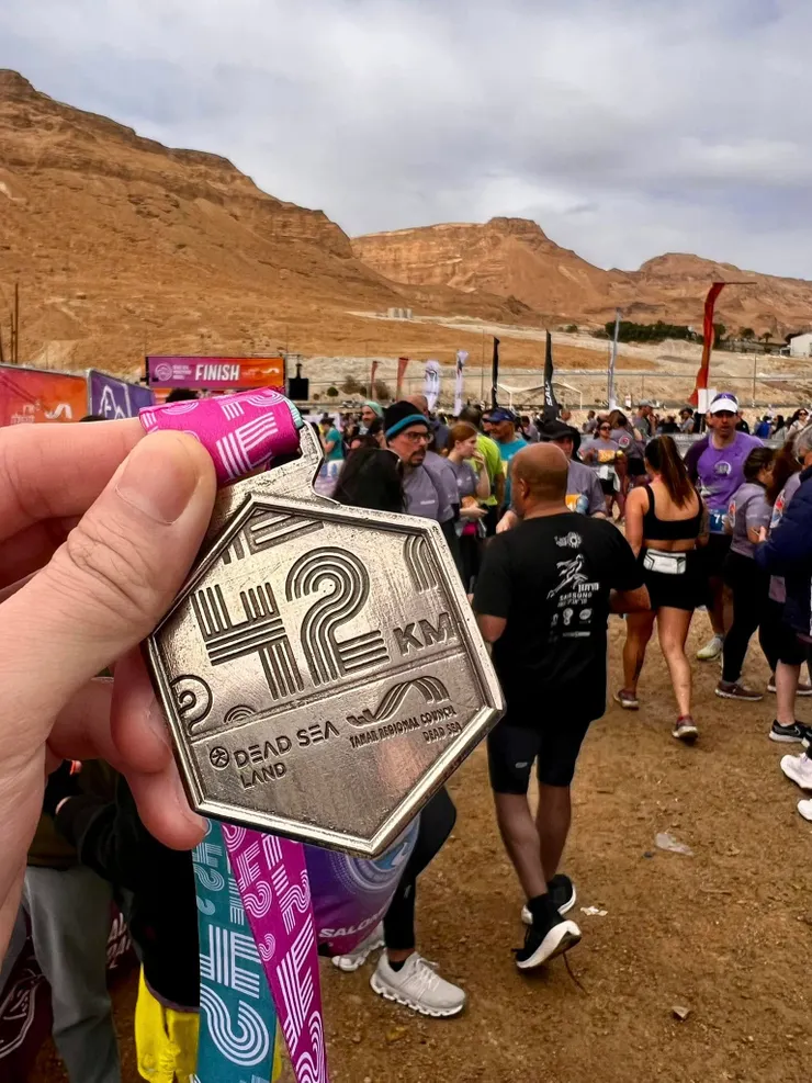 2025年二月，死海全馬獎牌