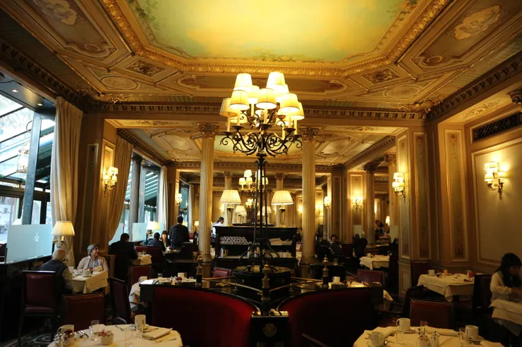 位於五星級飯店內的和平咖啡館