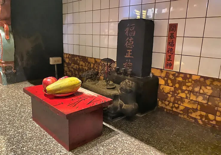 景美福興宮保存古老的福德正神石碑