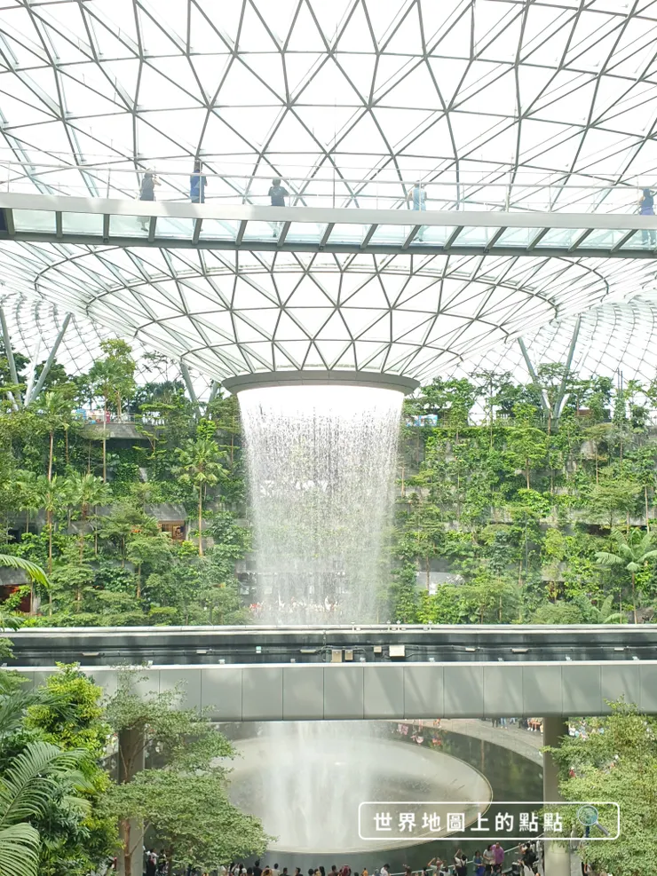 星耀樟宜「雨漩渦」瀑布