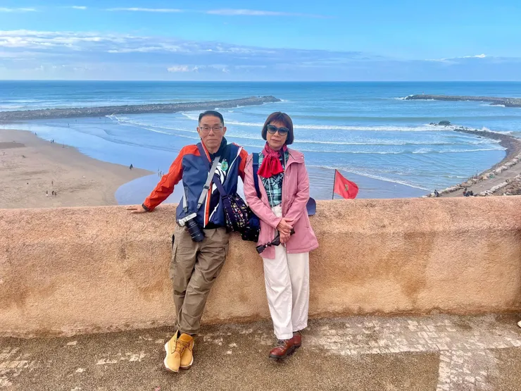 跟大西洋拍張合照