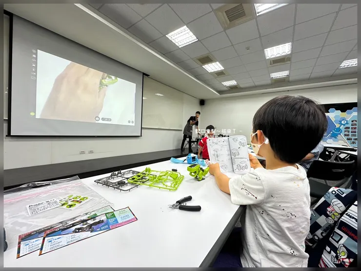 按步驟逐一說明對六歲的懿來說很可以。