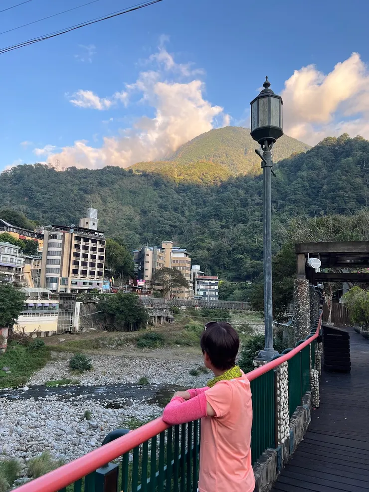 從谷關大飯店一端欣賞山景，與國外相較真是不遑多讓。