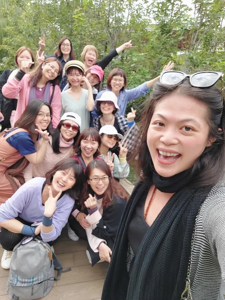 只要有人高舉手機，就有人靠過來拍照😄