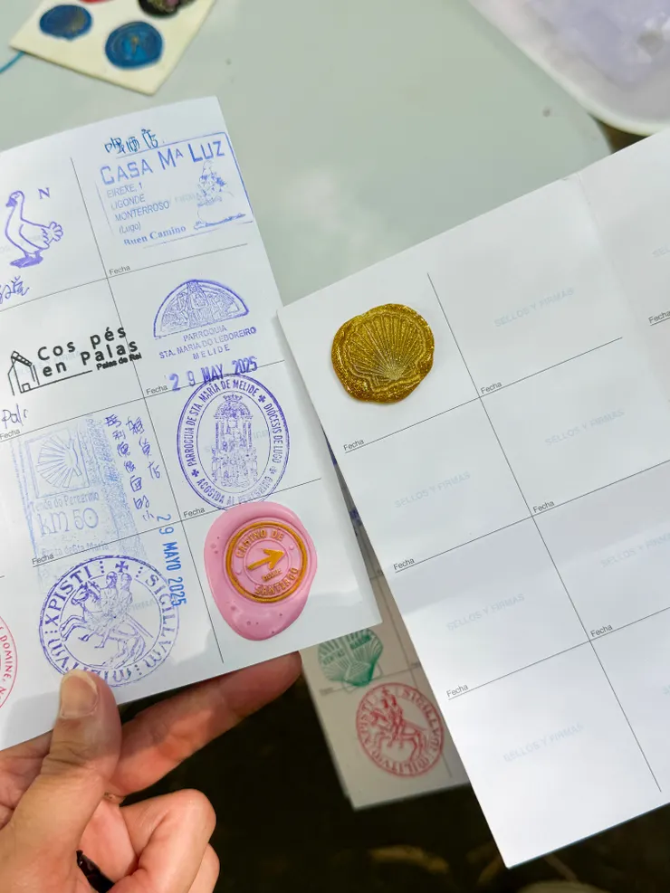 朝聖護照上得到美麗的蠟印，開心～～