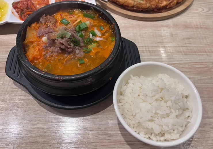 泡菜辣豆腐煲 (牛) 270元