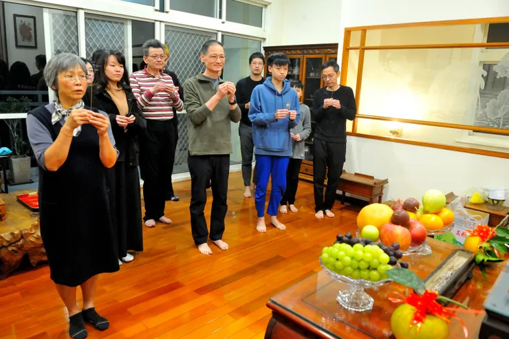 【除夕祭祖焚香默禱庇佑無遠弗屆】