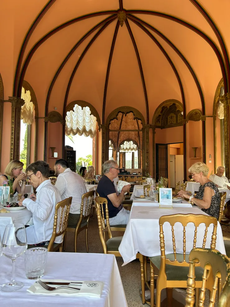 花園別墅餐廳室內用餐區充滿浪漫氛圍 | photo by the author